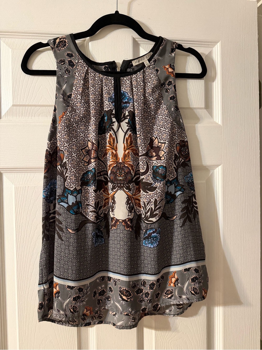 Sleeveless Floral Print Tank Top - Gray with Blue & Brown Accents